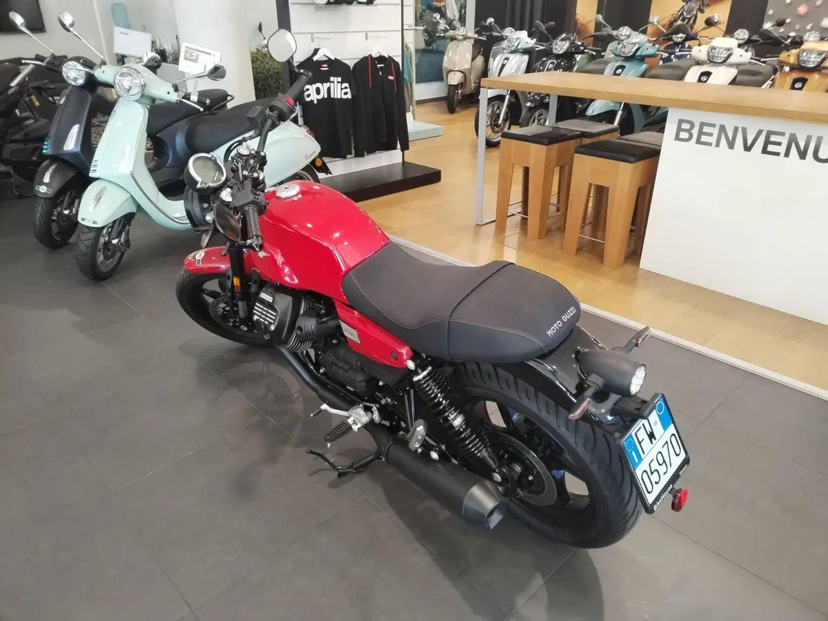 Moto Guzzi V7 Sport (2025 - 26) (6)