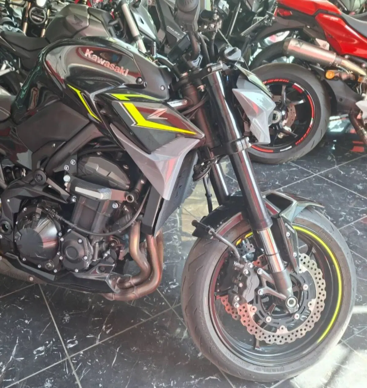 Kawasaki Z 900 (2021 - 24) (4)