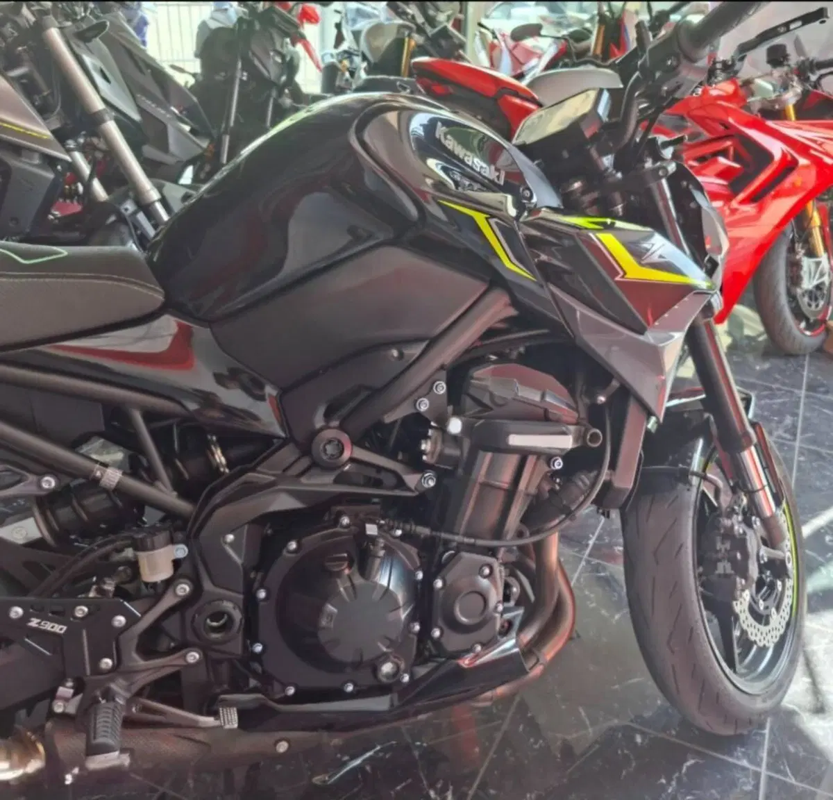 Kawasaki Z 900 (2021 - 24) (5)
