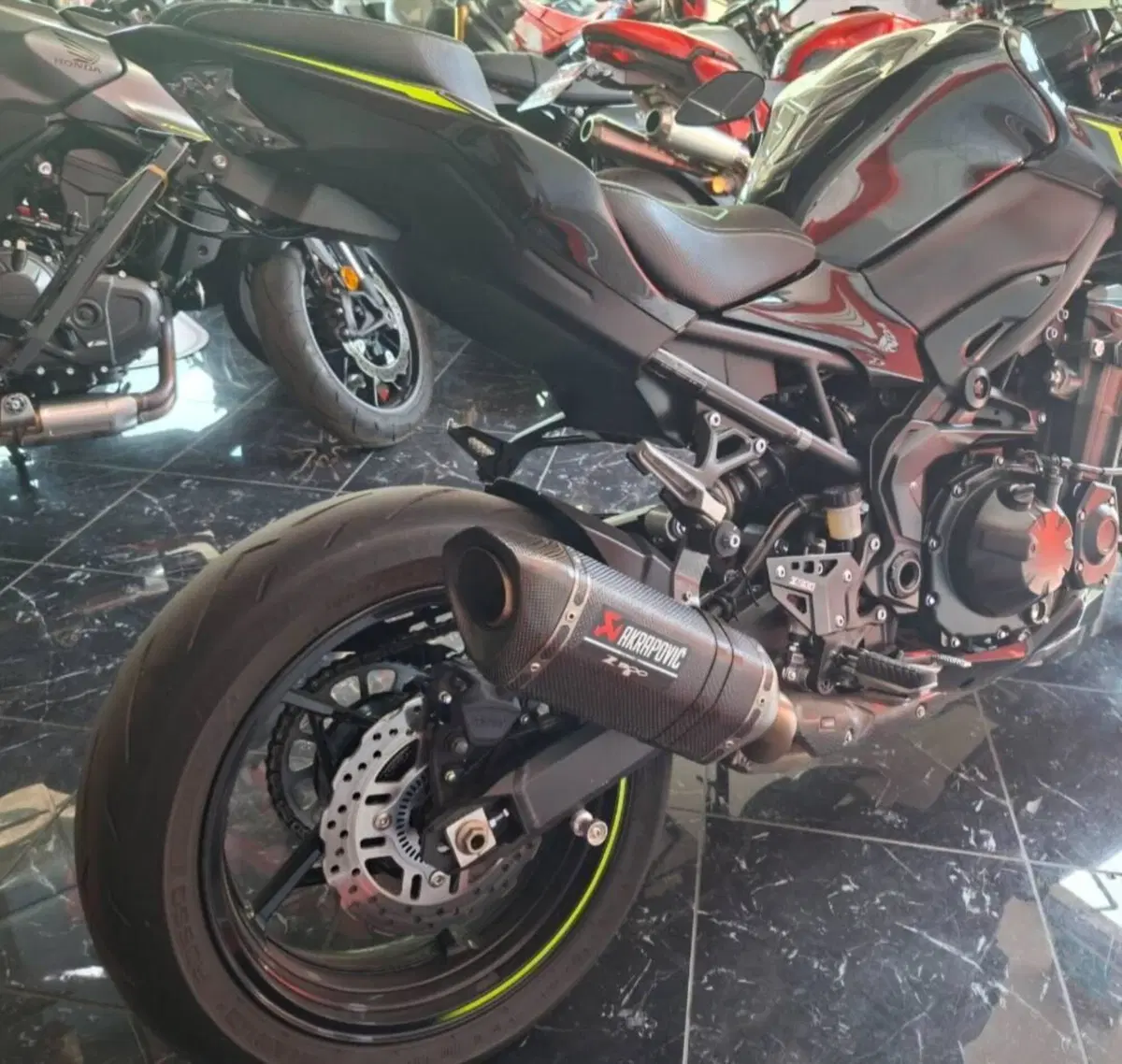 Kawasaki Z 900 (2021 - 24) (7)
