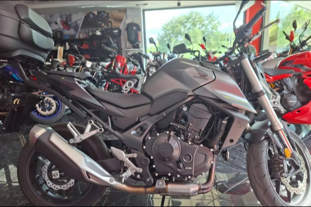 Honda CB 750 Hornet (2023 - 24) (3)