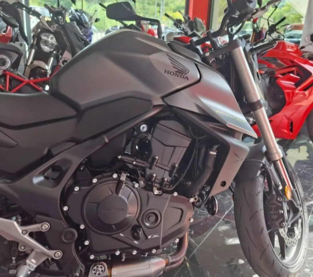 Honda CB 750 Hornet (2023 - 24) (5)
