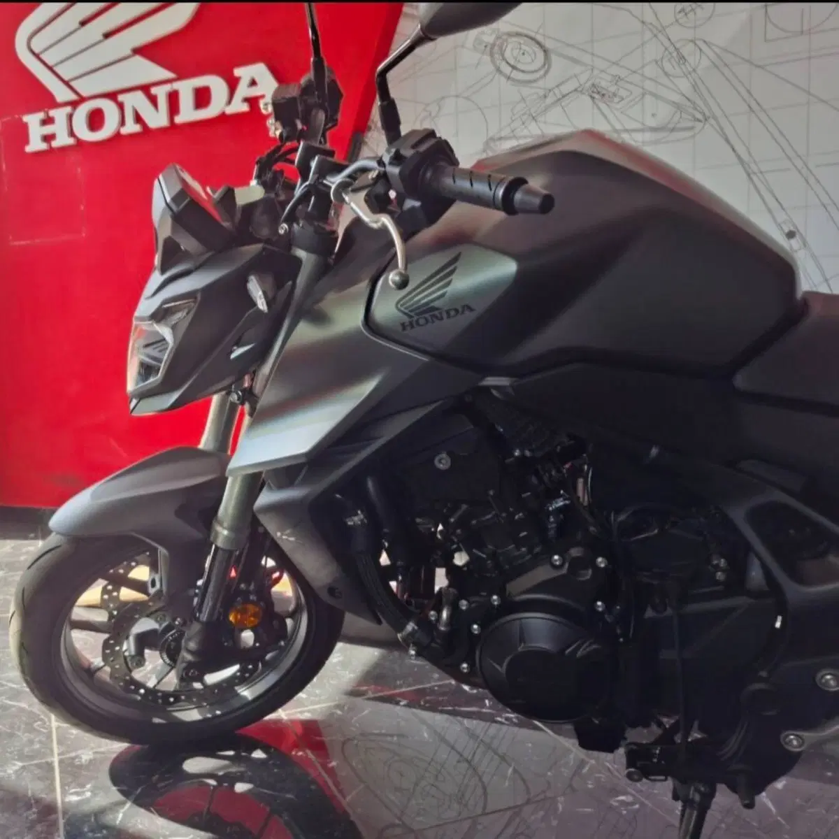 Honda CB 750 Hornet (2023 - 24) (10)