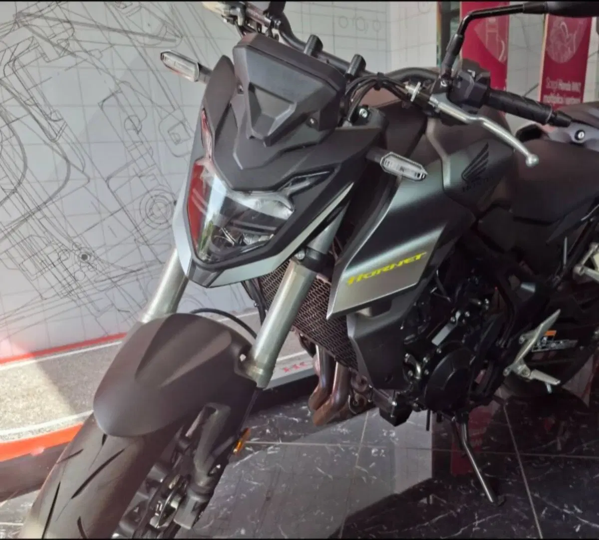Honda CB 750 Hornet (2023 - 24) (11)
