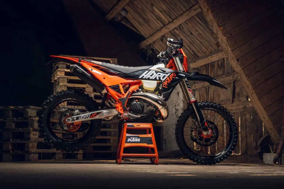 KTM 300 EXC Hardenduro 2027: la due tempi pensata per l’estremo (2)