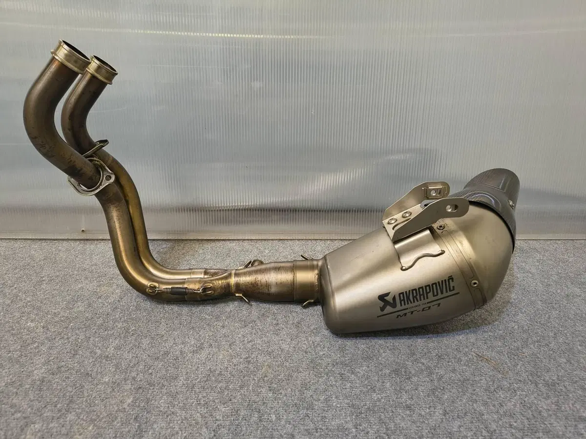 Impianto di scarico completo Yamaha Akrapovic MT07 (2)