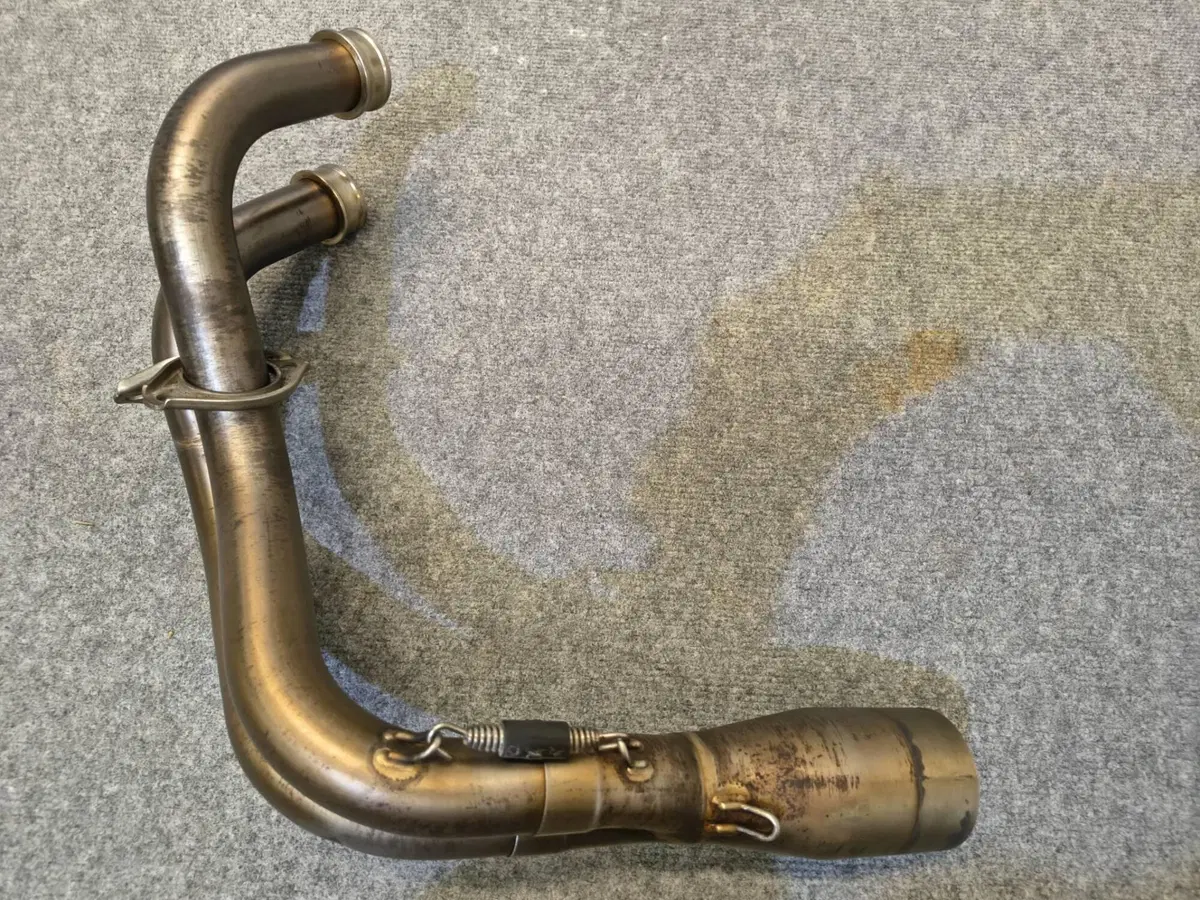 Impianto di scarico completo Yamaha Akrapovic MT07 (10)