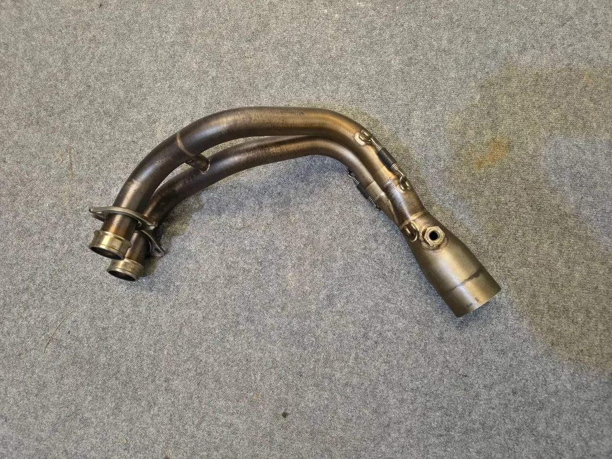 Impianto di scarico completo Yamaha Akrapovic MT07 (11)