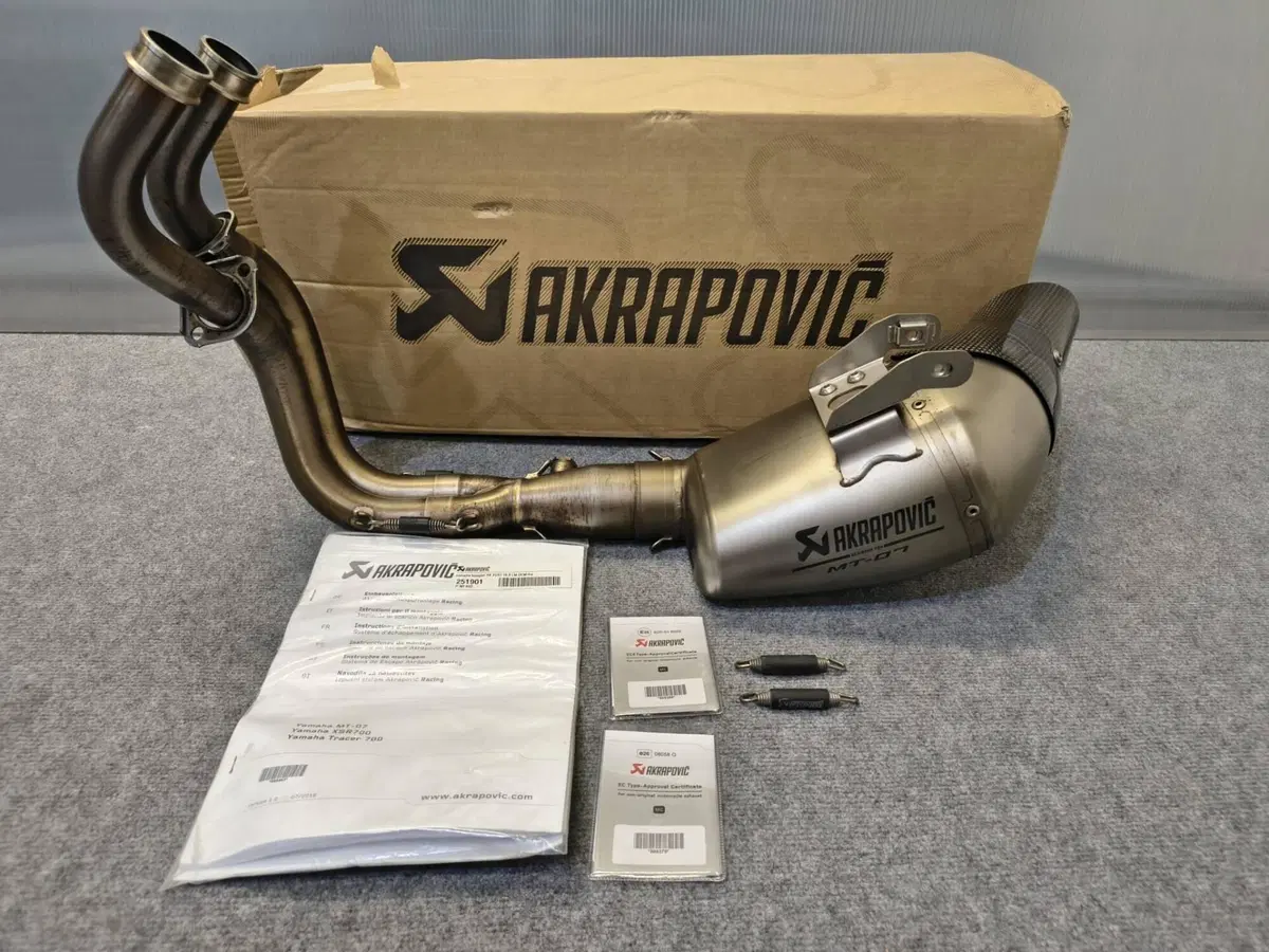 Impianto di scarico completo Yamaha Akrapovic MT07