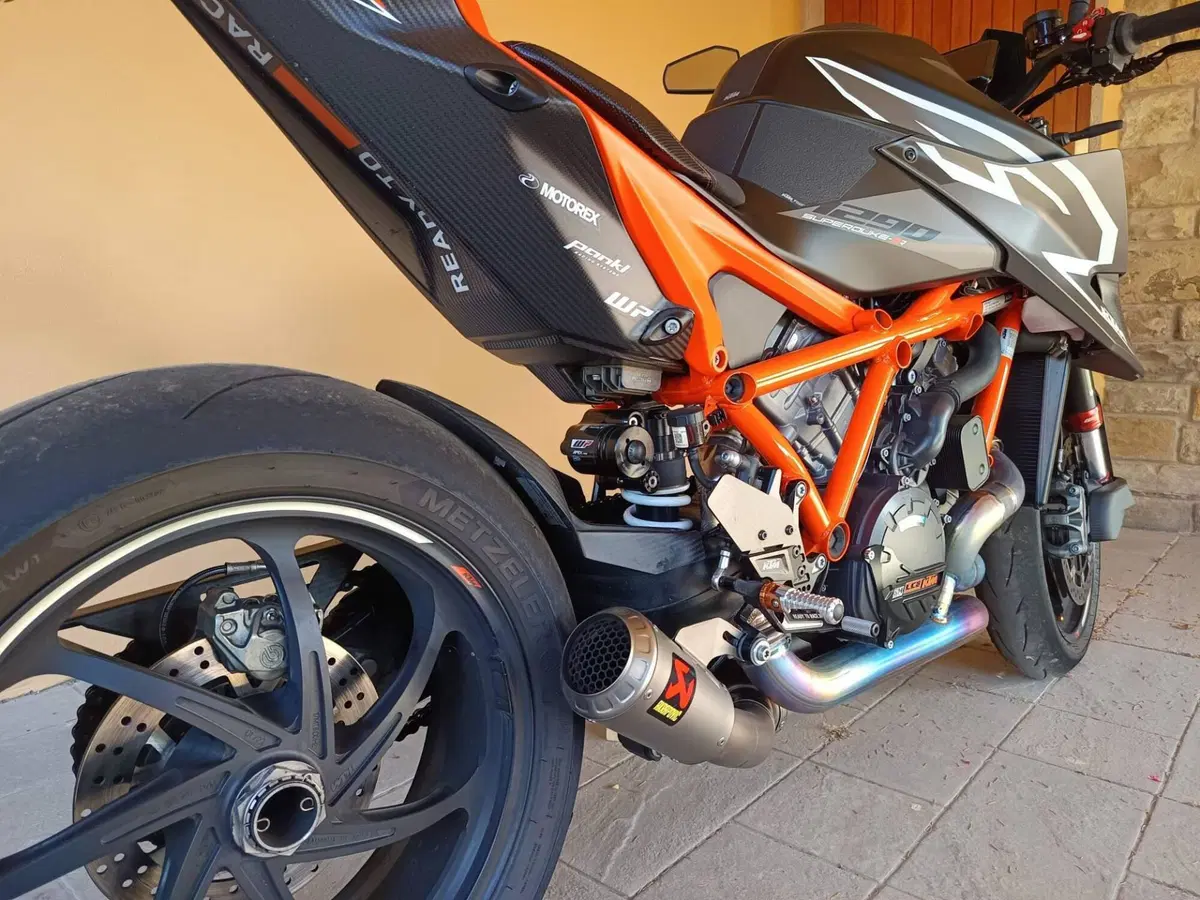 KTM 1290 Super Duke RR (2023) (4)