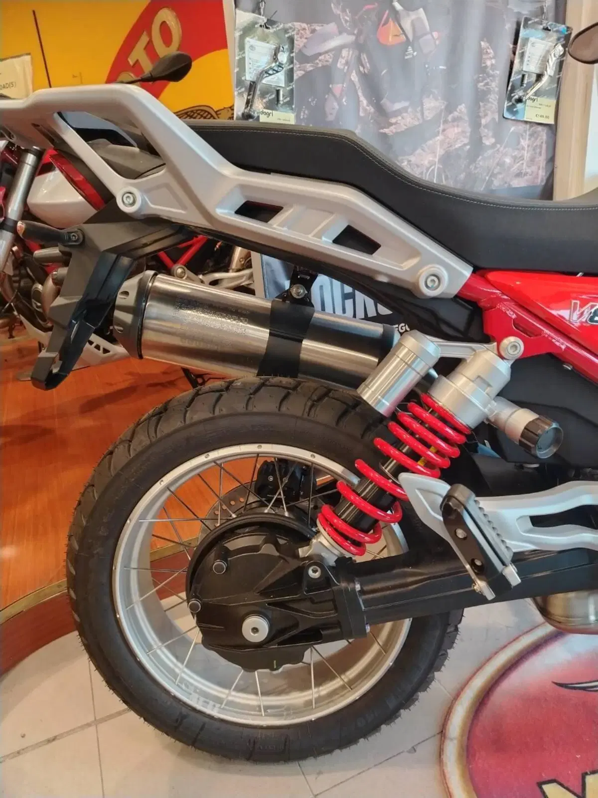 Moto Guzzi V85 TT (2024 - 26) (3)