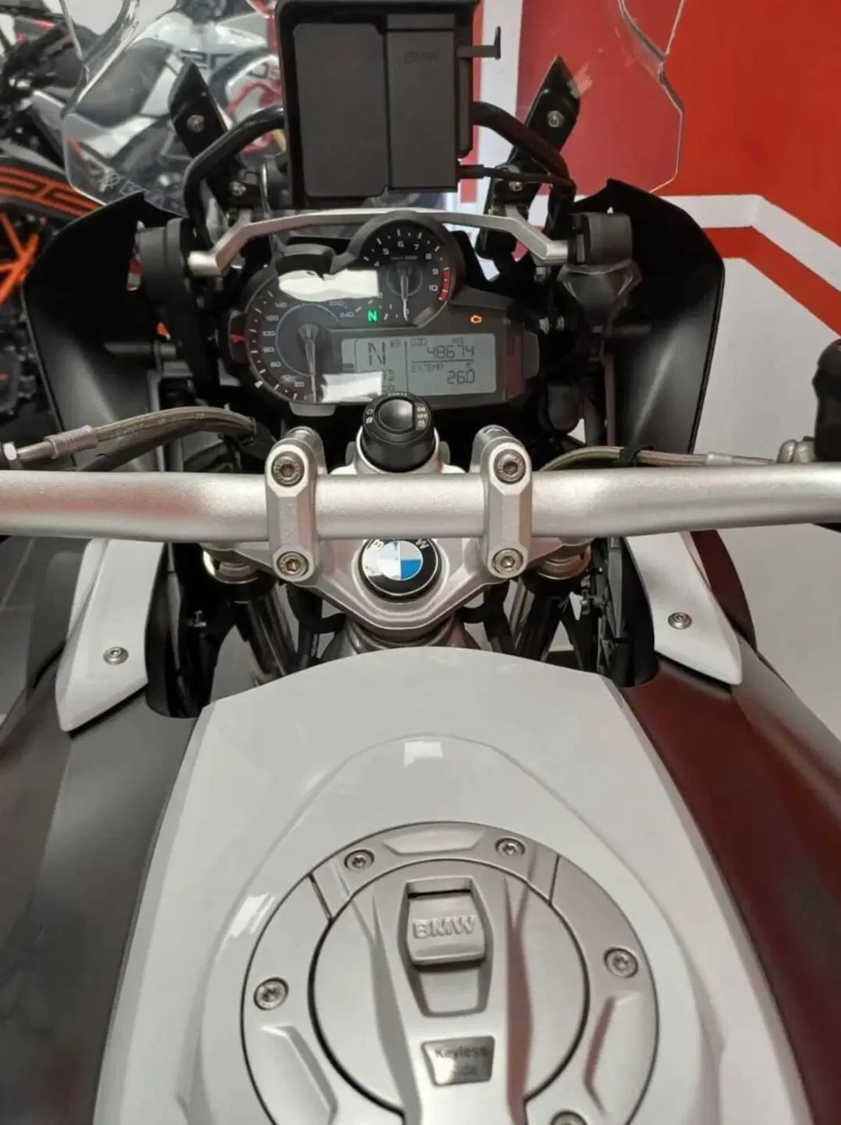 BMW R 1200 GS del 2017: l'usato del giorno per chi cerca un classico, pronto a tutto (6)