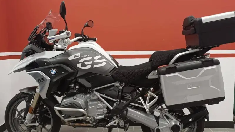BMW R 1200 GS del 2017: l'usato del giorno per chi cerca un classico, pronto a tutto