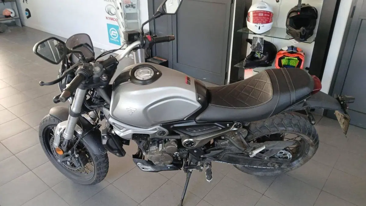 Voge Trofeo 300AC (2021 - 26) (2)