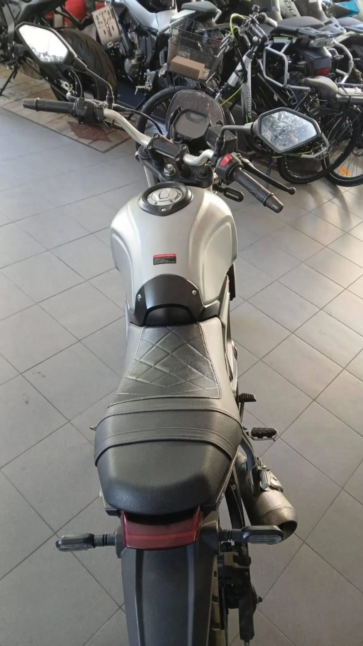 Voge Trofeo 300AC (2021 - 26) (4)