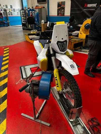 Husqvarna 701 Enduro (2023 - 25) usata