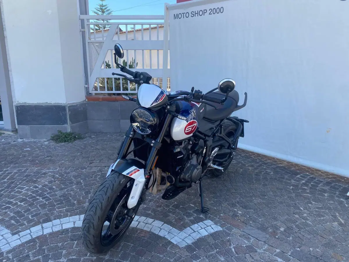 Triumph Trident 660 Triple Tribute Edition (2024) (2)