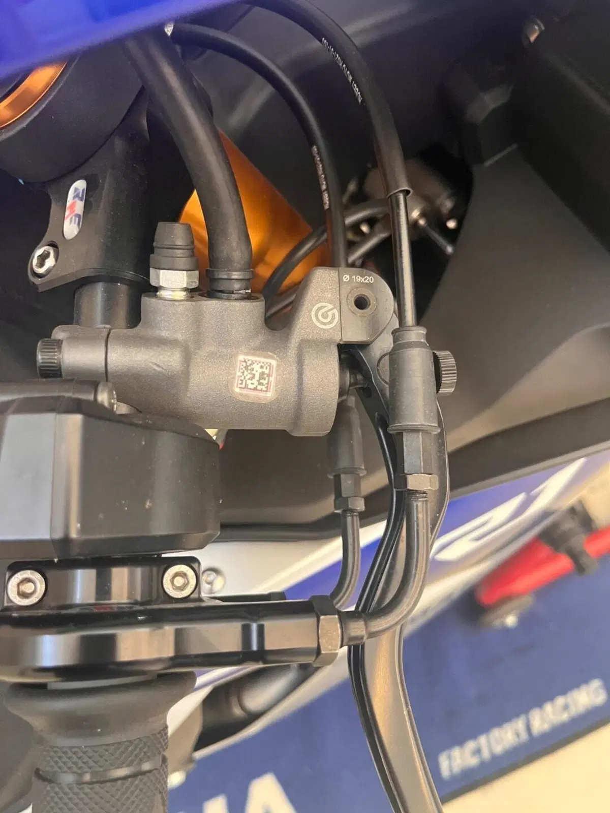 Yamaha YZF R1 (2015 - 16) (8)