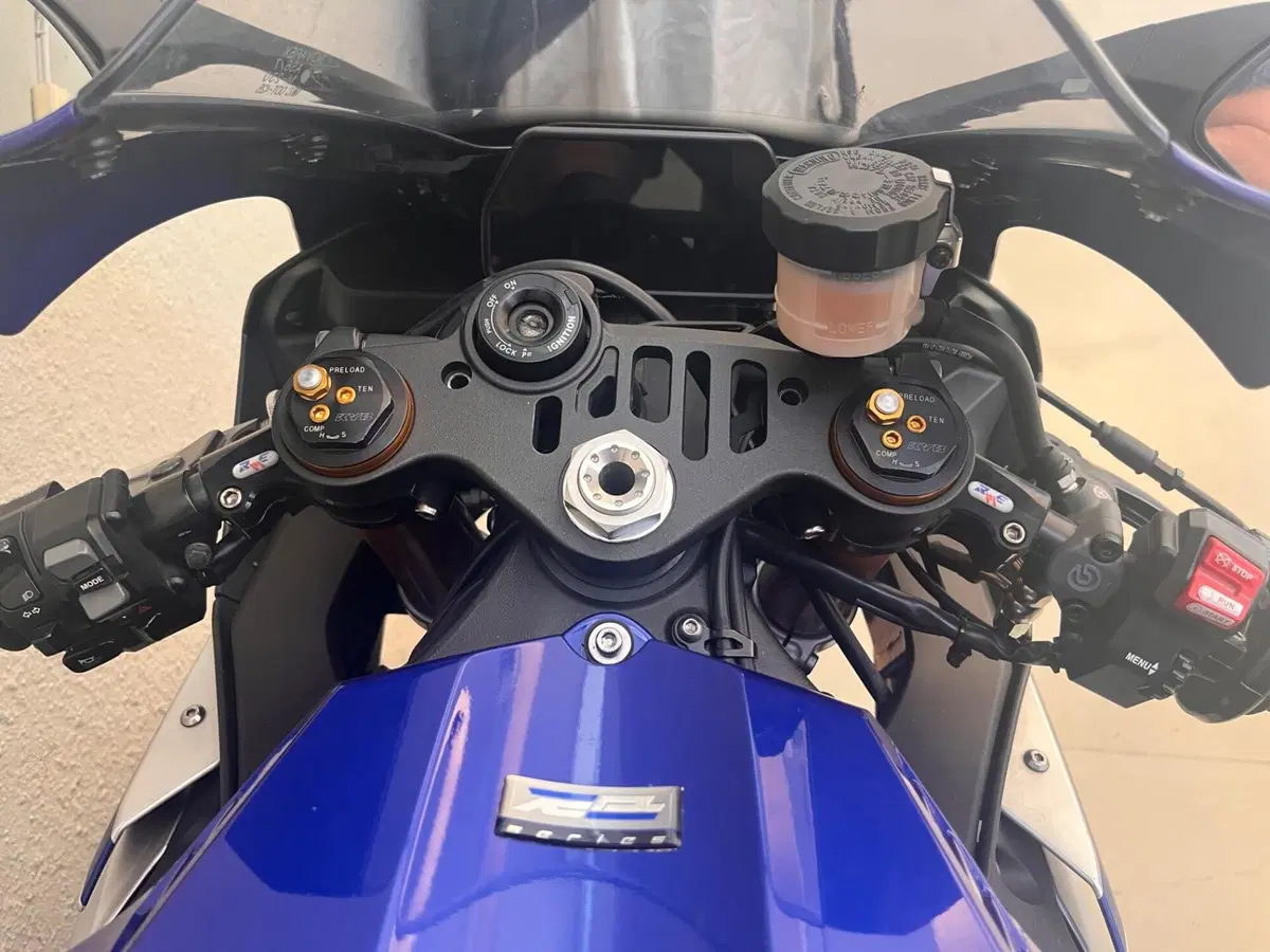 Yamaha YZF R1 (2015 - 16) (12)