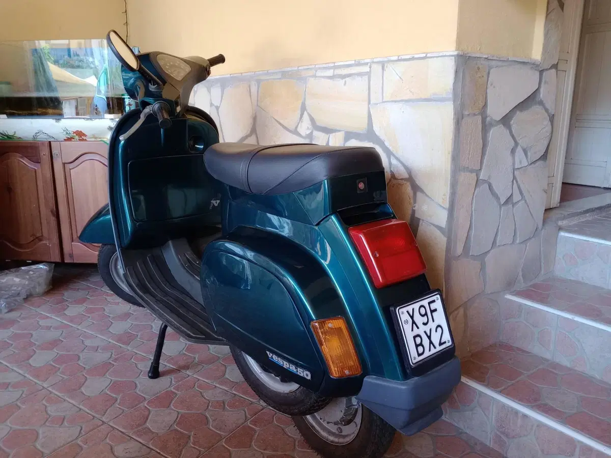 Piaggio Vespa 50V (2)