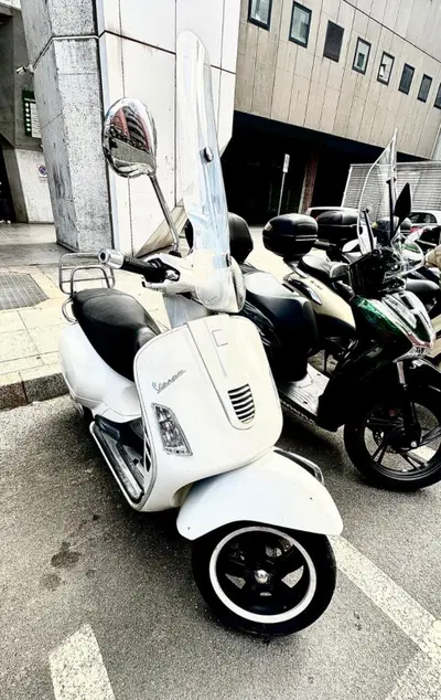 Vespa GTS 300 (2010 - 14) usata
