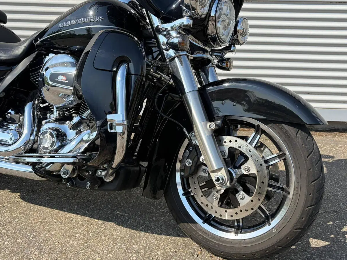 Harley-Davidson 1690 Electra Glide Ultra Limited (2014 - 15) - FLHTK (3)