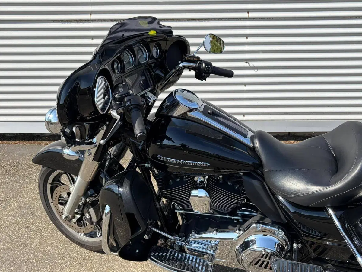 Harley-Davidson 1690 Electra Glide Ultra Limited (2014 - 15) - FLHTK (9)