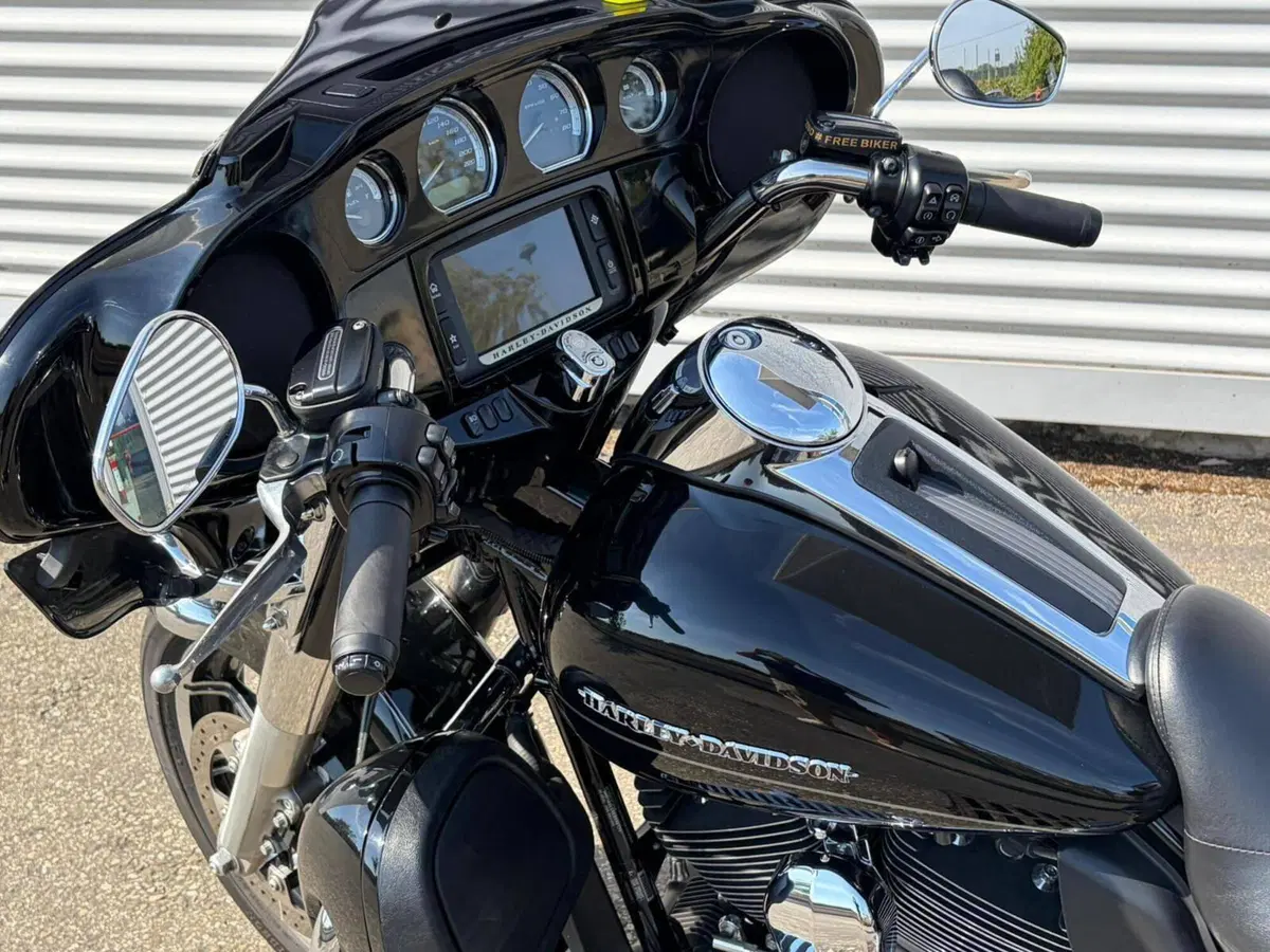 Harley-Davidson 1690 Electra Glide Ultra Limited (2014 - 15) - FLHTK (12)
