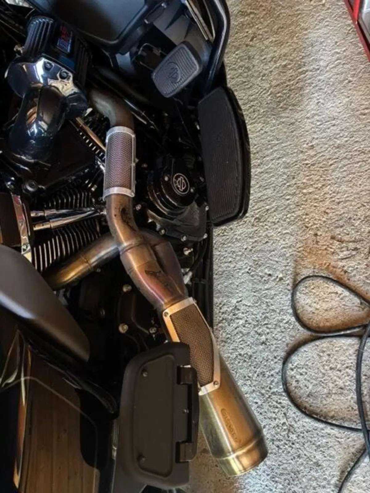 Scarico Trask per Harley D. Street glide 2025 (2)
