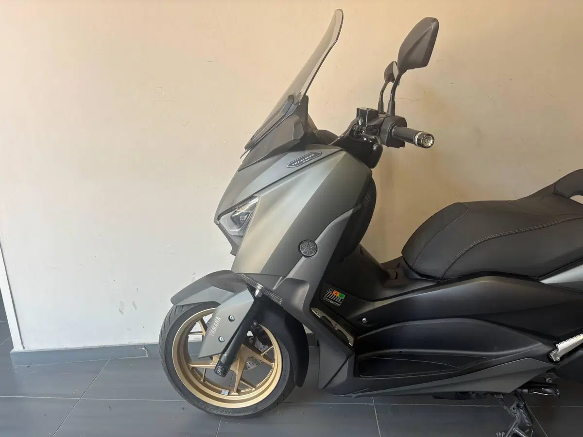 Yamaha X-Max 300 Tech Max (2021 - 24) (2)