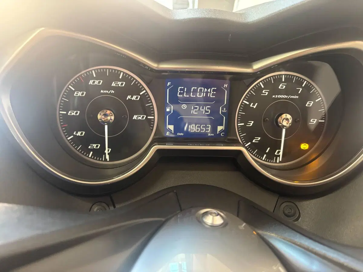 Yamaha X-Max 300 Tech Max (2021 - 24) (4)