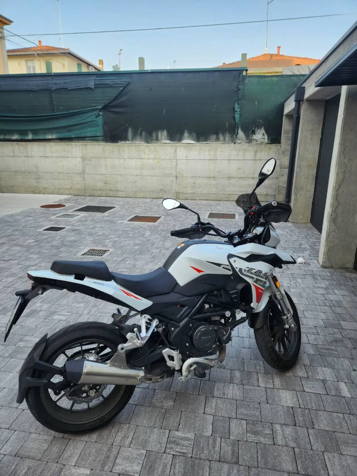Benelli TRK 251 (2022 - 25) (2)