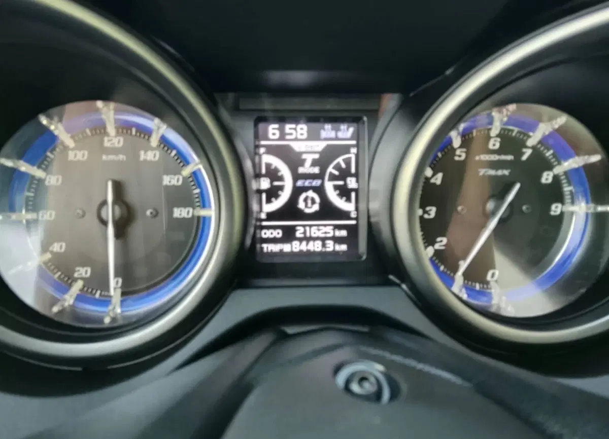 Yamaha T-Max 560 Tech Max (2020) (11)