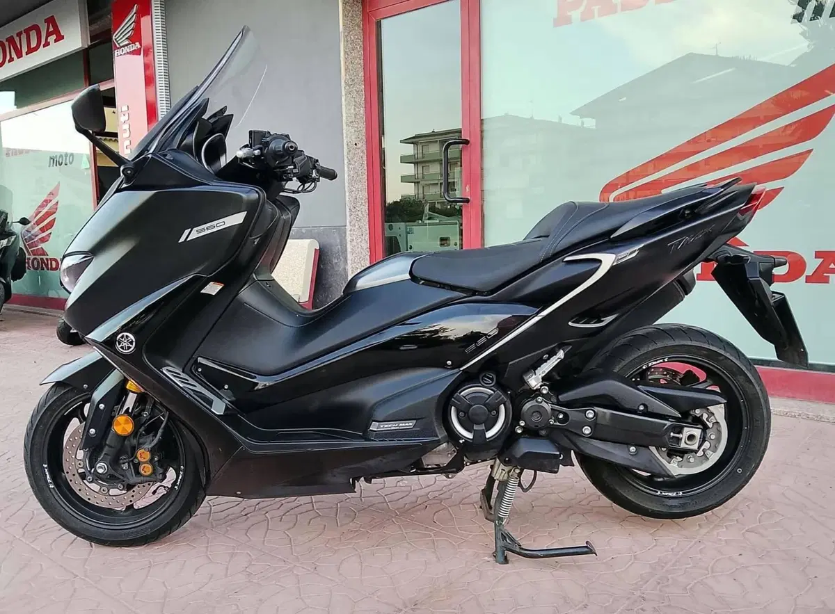 Yamaha T-Max 560 Tech Max (2020) (2)