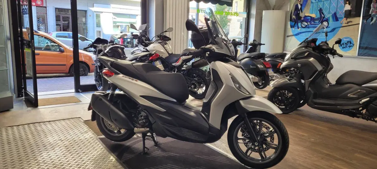 Piaggio Beverly 300 S ABS-ASR (2021 - 25) (2)