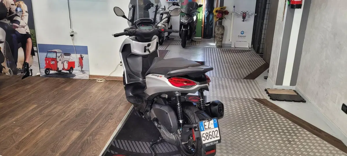 Piaggio Beverly 300 S ABS-ASR (2021 - 25) (4)