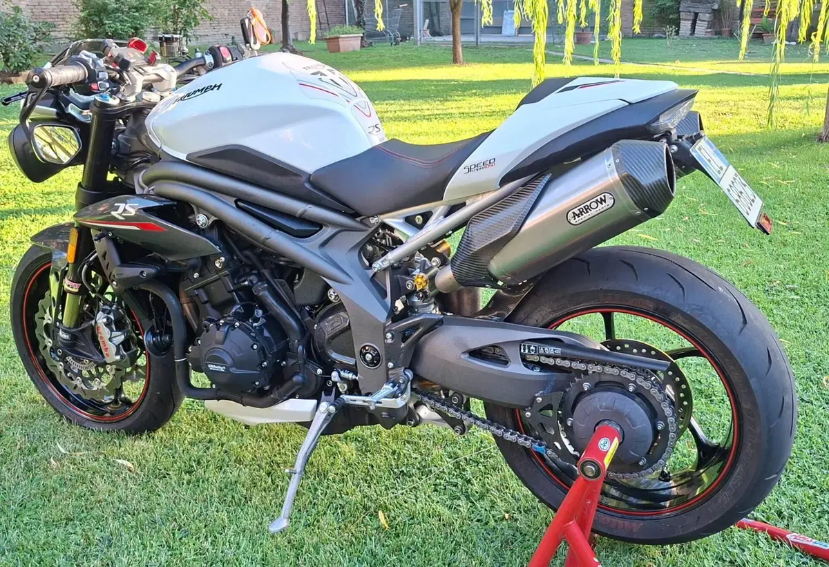Triumph Speed Triple 1050 RS (2018 - 20) (10)