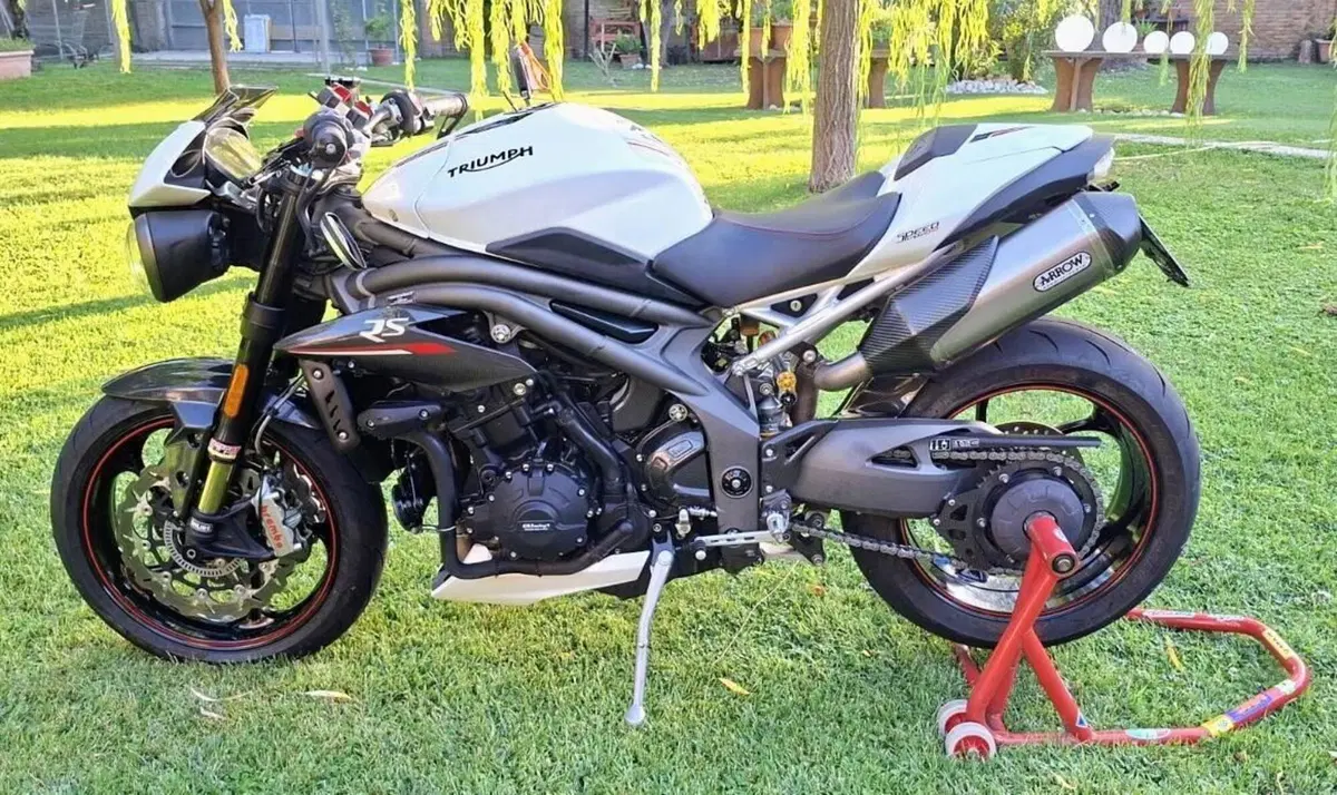 Triumph Speed Triple 1050 RS (2018 - 20) (13)