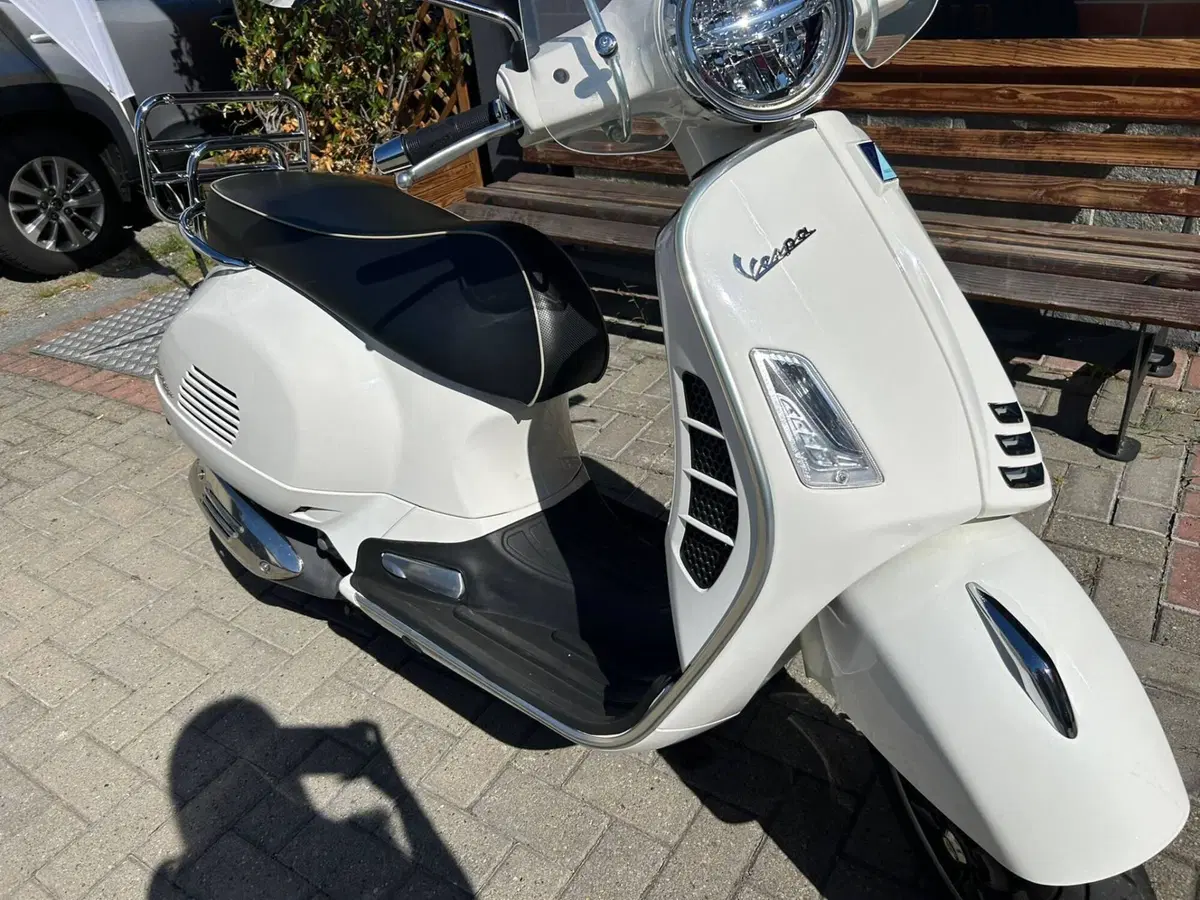 Vespa GTS 300 Super (2023 - 24) (3)