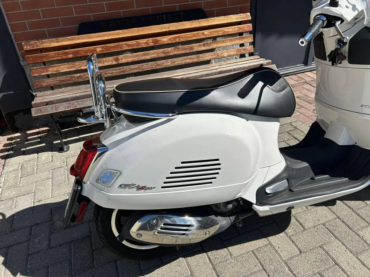 Vespa GTS 300 Super (2023 - 24) (11)