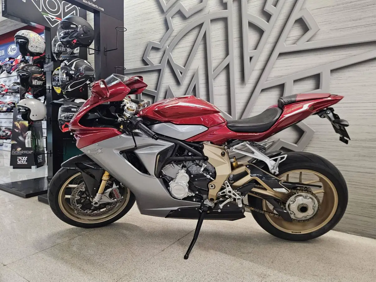 MV Agusta F3 675 Oro (2011) (2)