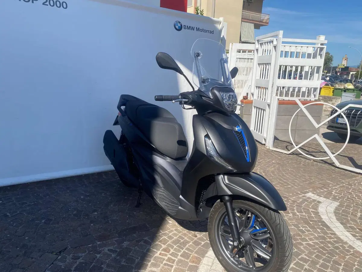 Piaggio Beverly 400 S (2025 - 26) (2)