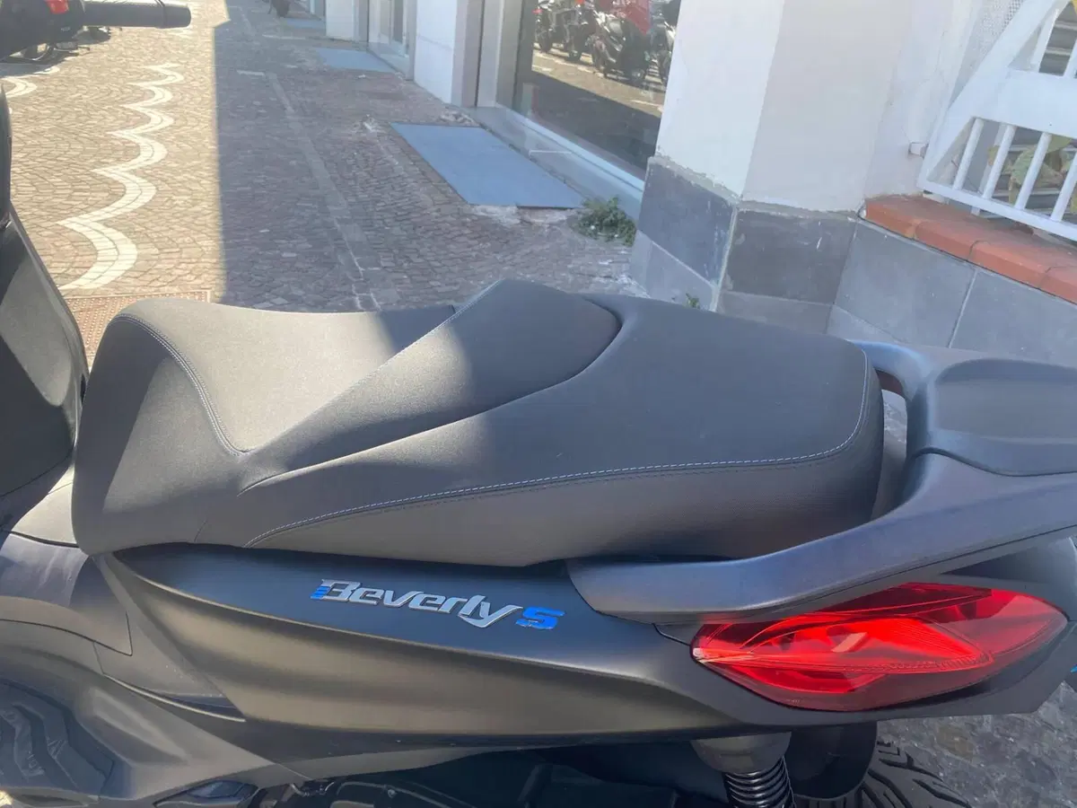 Piaggio Beverly 400 S (2025 - 26) (5)