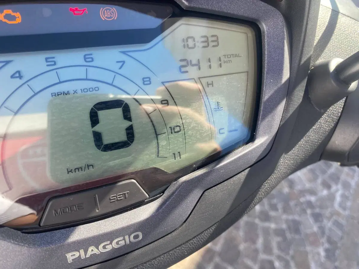 Piaggio Beverly 400 S (2025 - 26) (4)