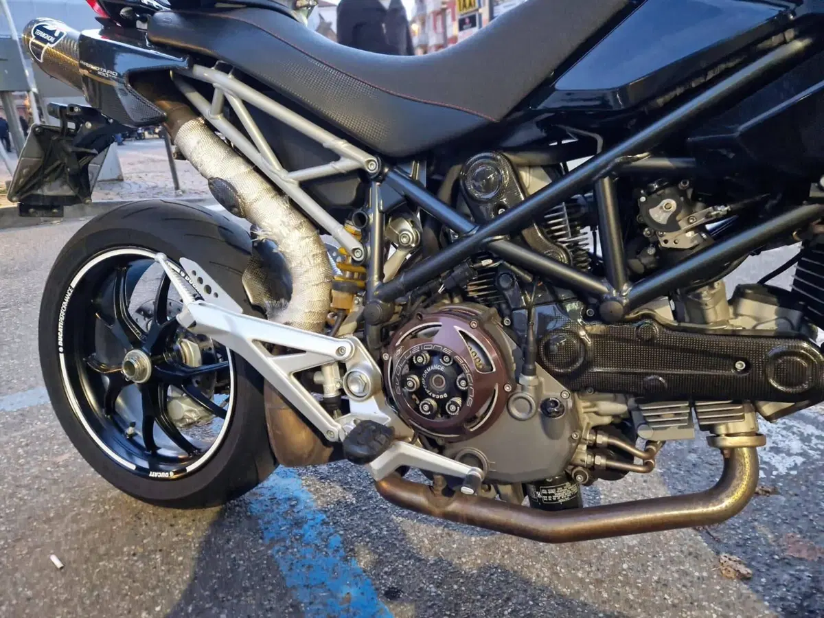 Ducati Hypermotard 1100 EVO SP (2010 - 12) (4)