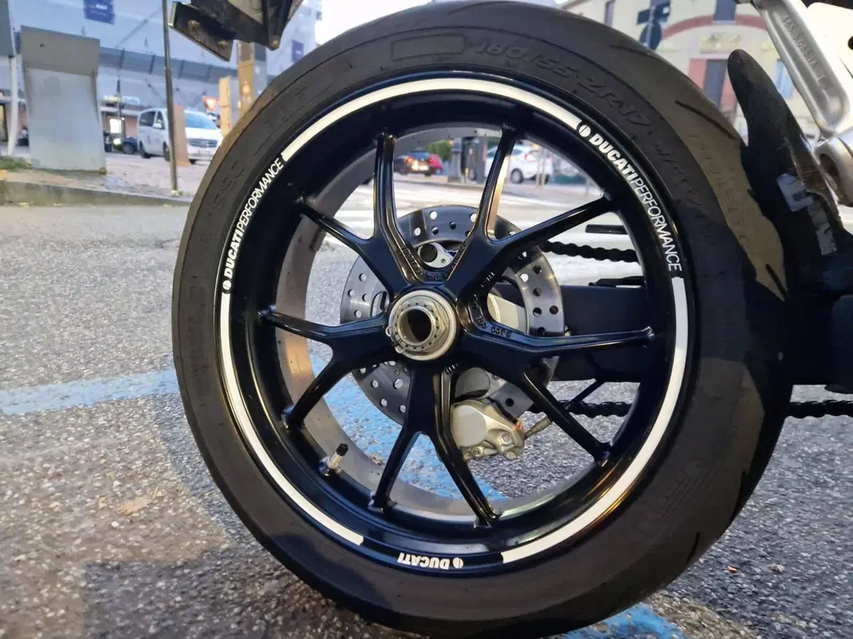 Ducati Hypermotard 1100 EVO SP (2010 - 12) (5)