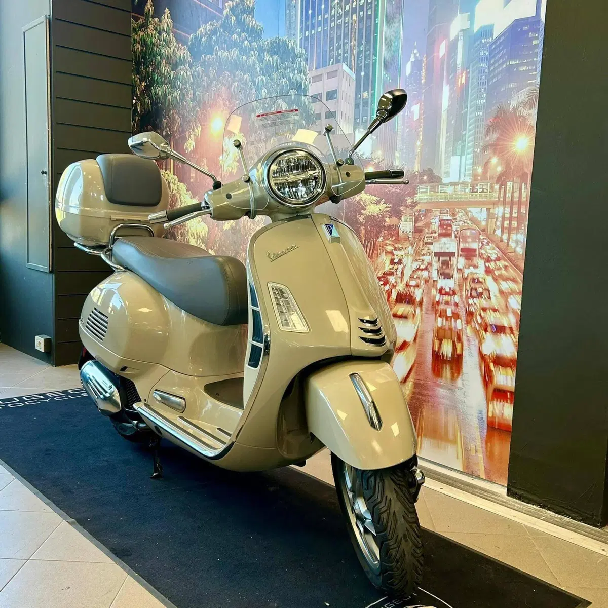 Vespa GTS 125 (2021 - 24) (2)