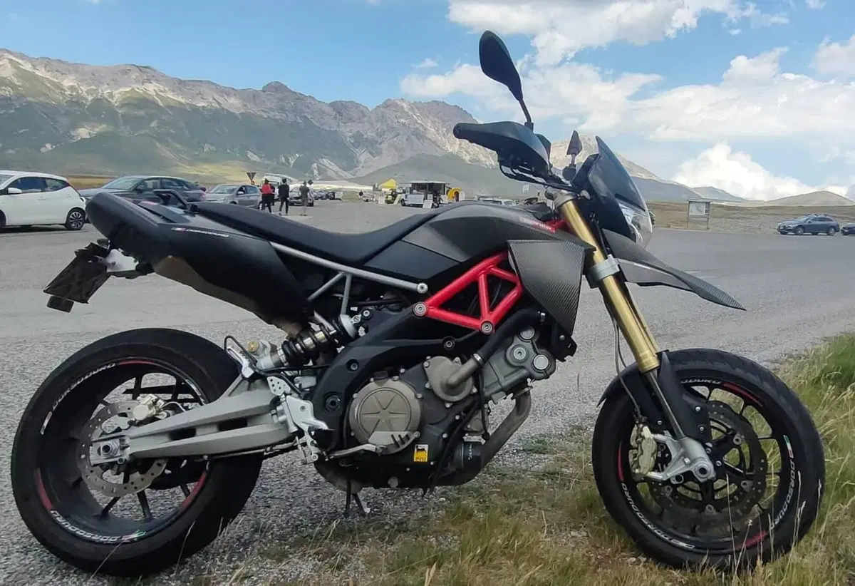 Aprilia Dorsoduro 750 Factory (2010 - 13)