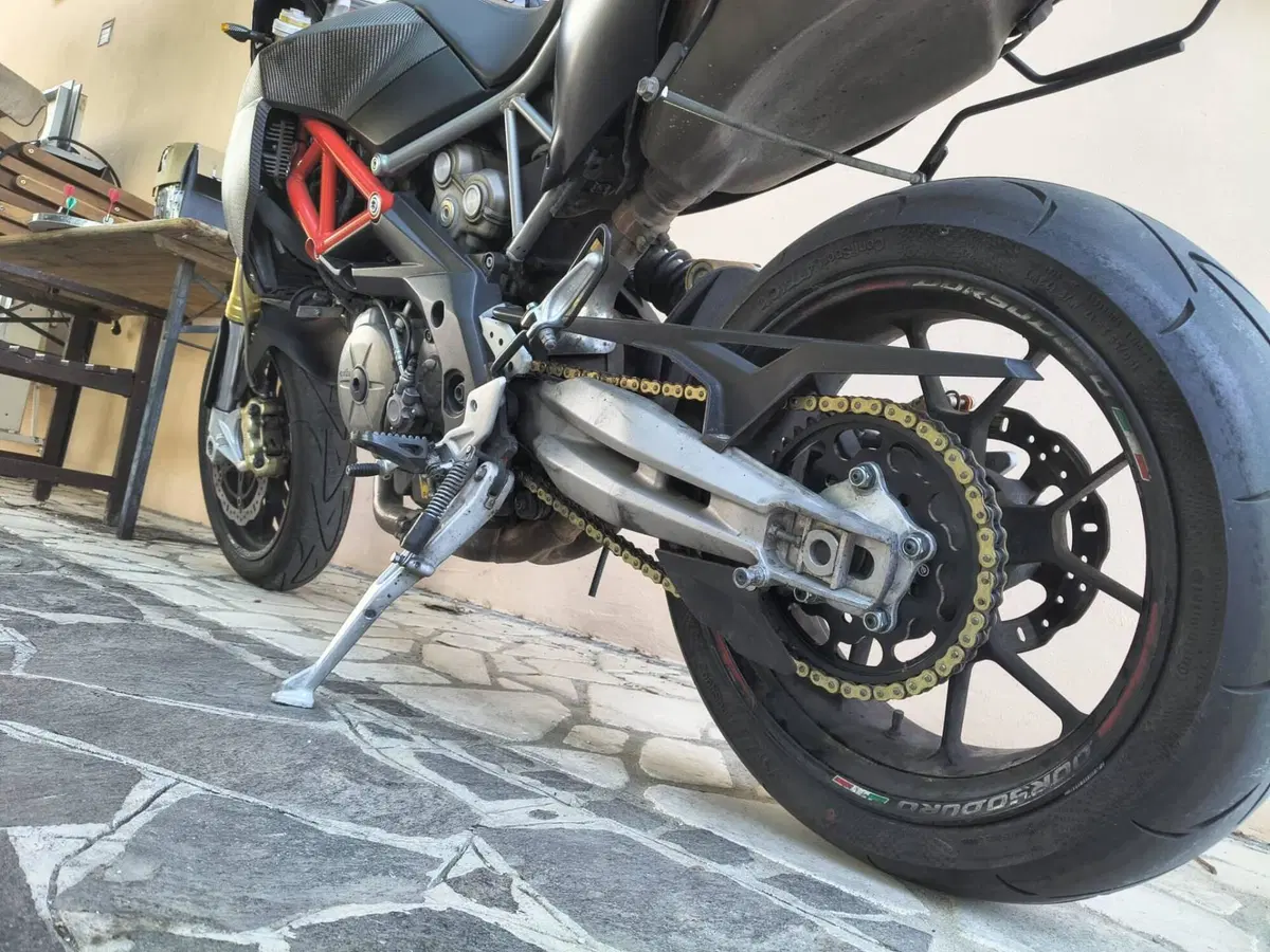 Aprilia Dorsoduro 750 Factory (2010 - 13) (8)