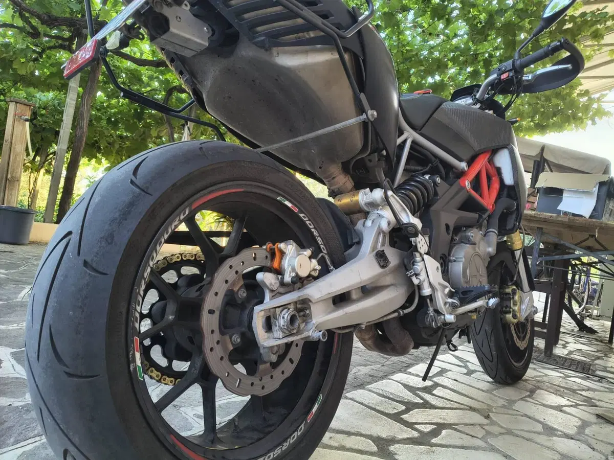 Aprilia Dorsoduro 750 Factory (2010 - 13) (9)